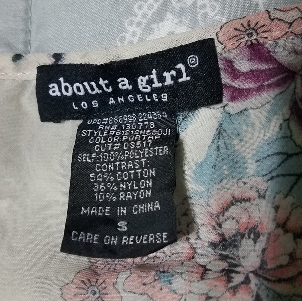 About a Girl Floral Blouse (A6) - Picture 3 of 6